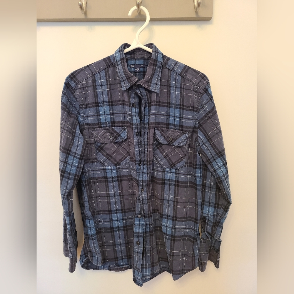 GAP blue paid button-up size medium